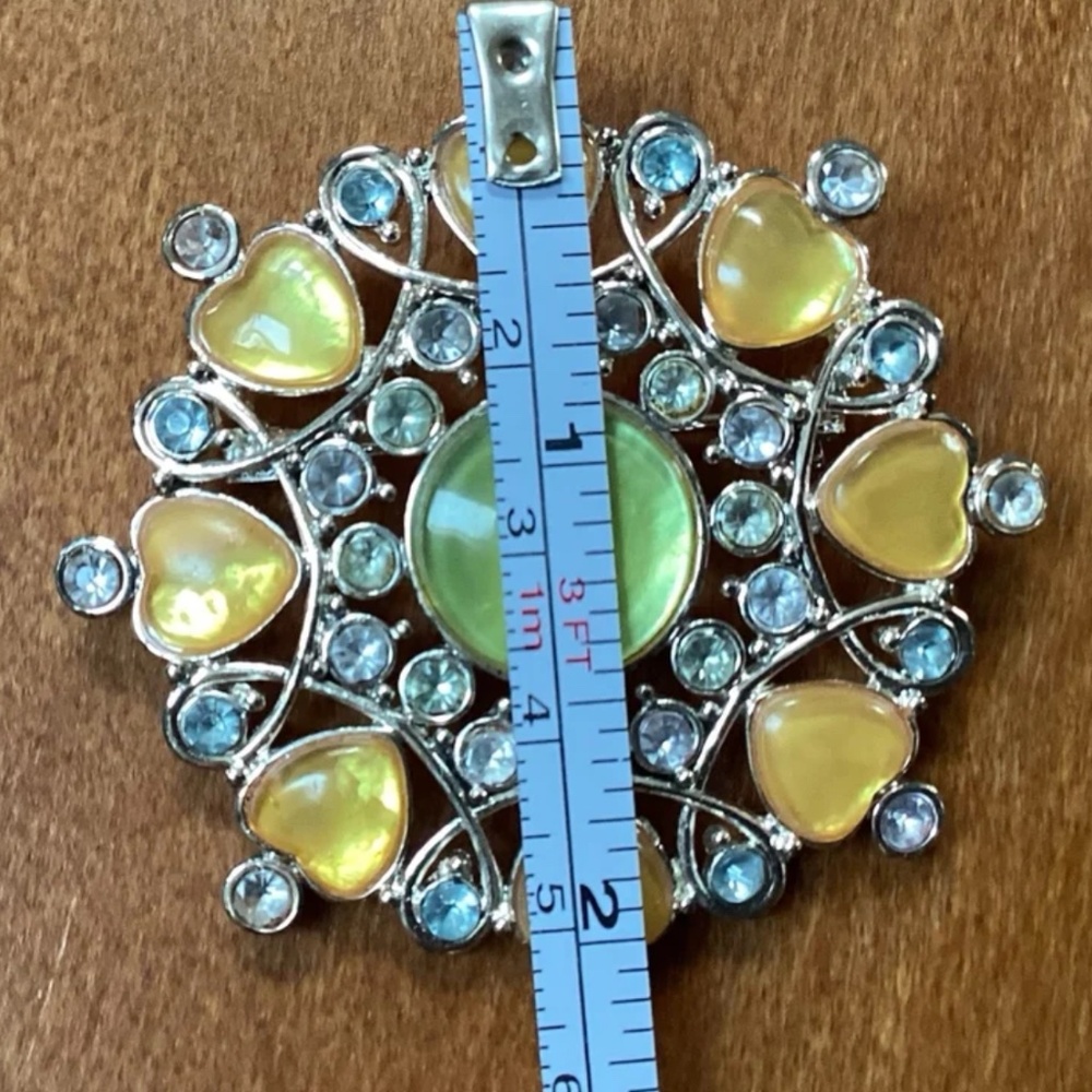 Brooch Silver-tone Yellow Hearts Design Brand: Unknown